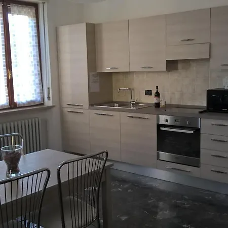 Casa Nebieu In Edificio Indipendente Nel Centro Di Monforte 蒙福特达尔巴