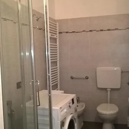 Casa Nebieu In Edificio Indipendente Nel Centro Di Monforte