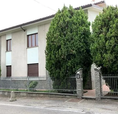 Casa Nebieu In Edificio Indipendente Nel Centro Di Monforte *