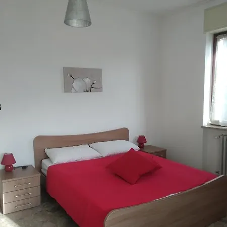Casa Nebieu In Edificio Indipendente Nel Centro Di Monforte