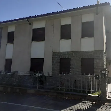 Casa Nebieu In Edificio Indipendente Nel Centro Di Monforte Apartman Monforte dʼAlba